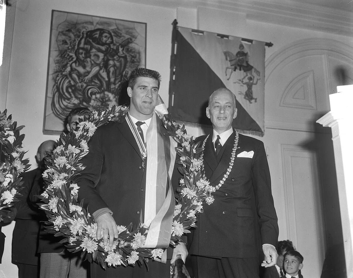 Huldiging Anton Geesink op stadhuis te Utrecht Anton Geesink 1964
