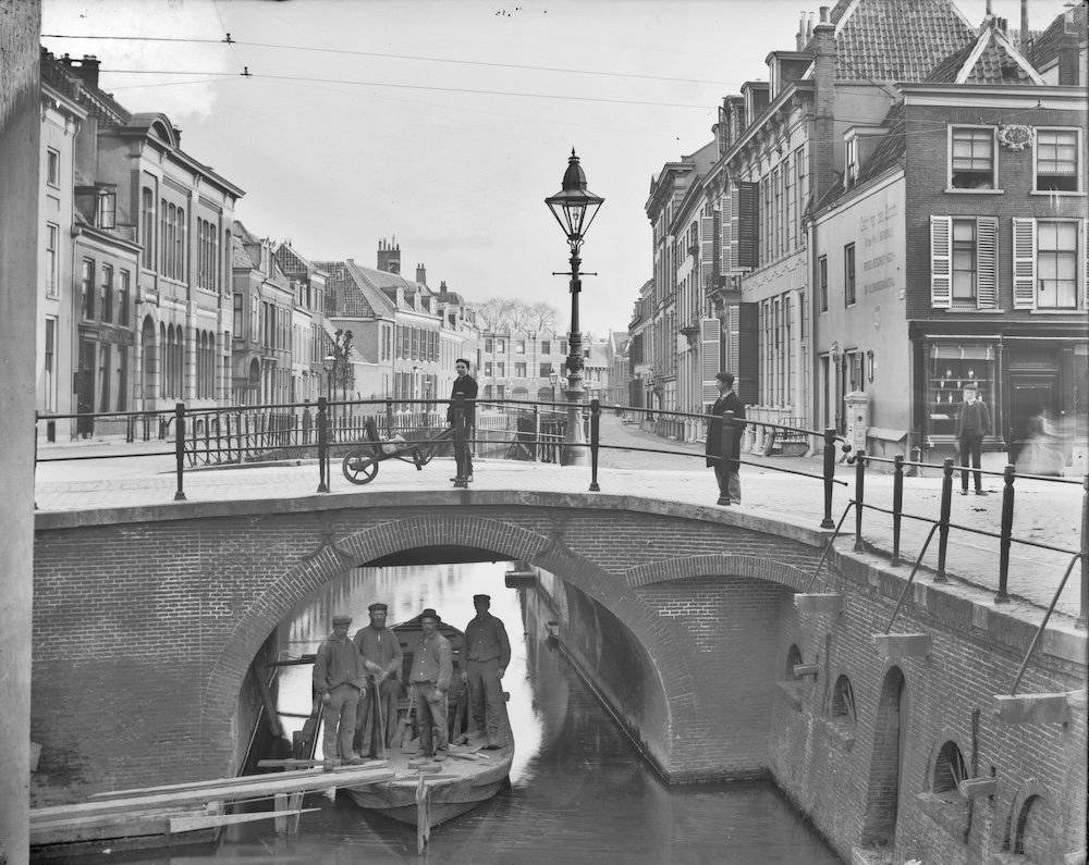 Gezicht op de Driftbrug over de Drift te Utrecht op de achtergrond de Plompetorengracht Blitz Zn 1907 HUA