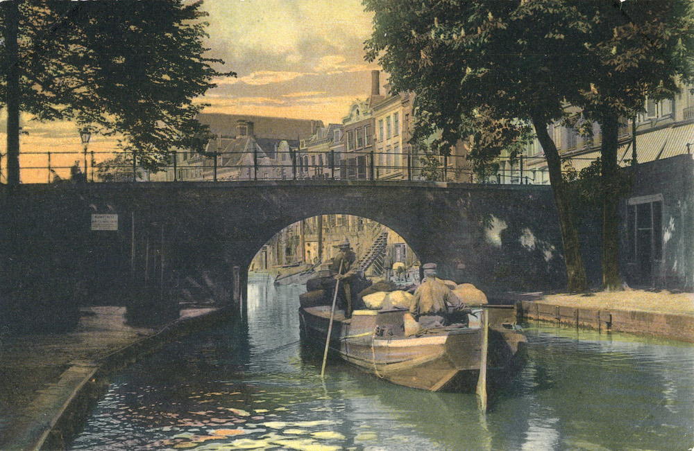 Gezicht op de Oudegracht te Utrecht 1900