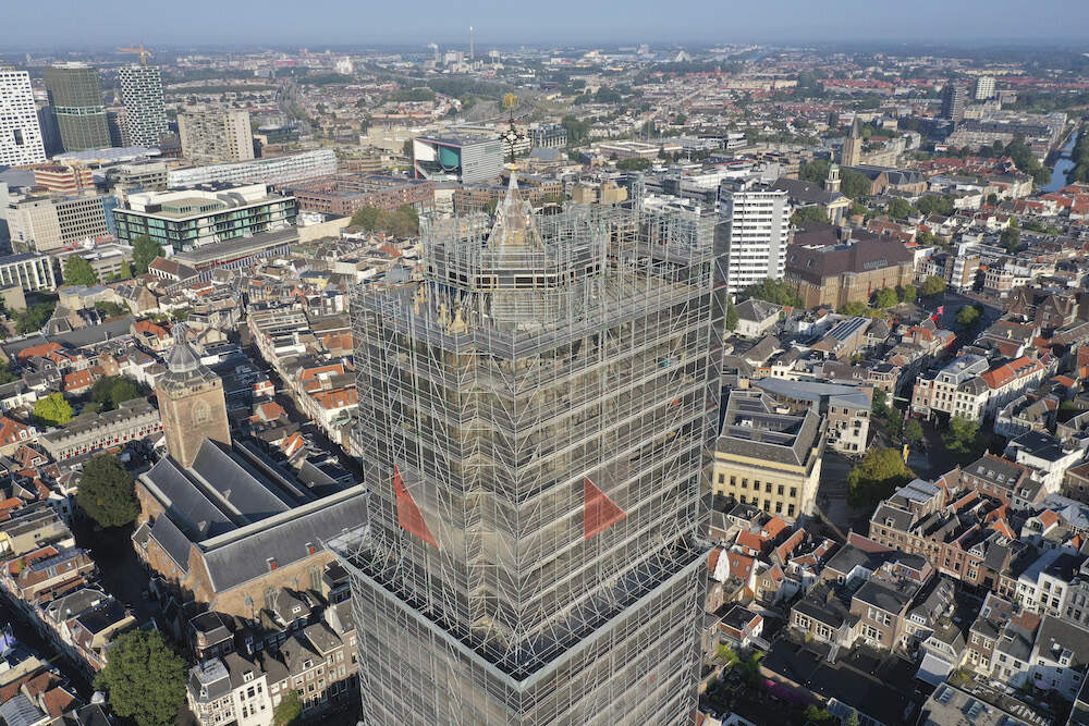 X190668 900652 Gezicht op de Domtoren te Utrecht tijdens de restauratie MJ Iseger 2021 HUA