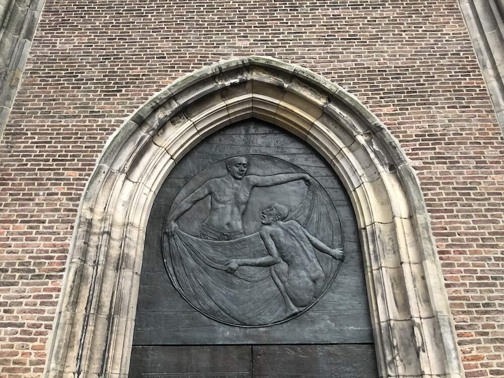 Sint Maarten boven de deuren van de Domkerk