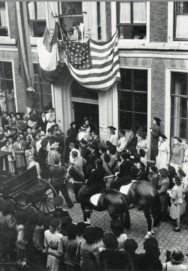 Aankomst van Eleanor Roosevelt bij de UVSV Drift 19