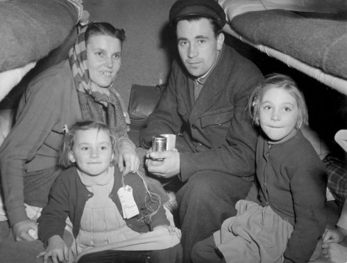 Hongaarse vluchtelingen in Utrecht 15 november 1956 Spaarnestad