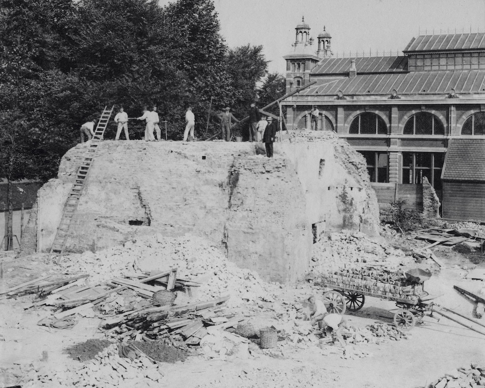 De sloop van de laatste resten van het Spanjaardsgat in 1910 Het Utrechts Archief