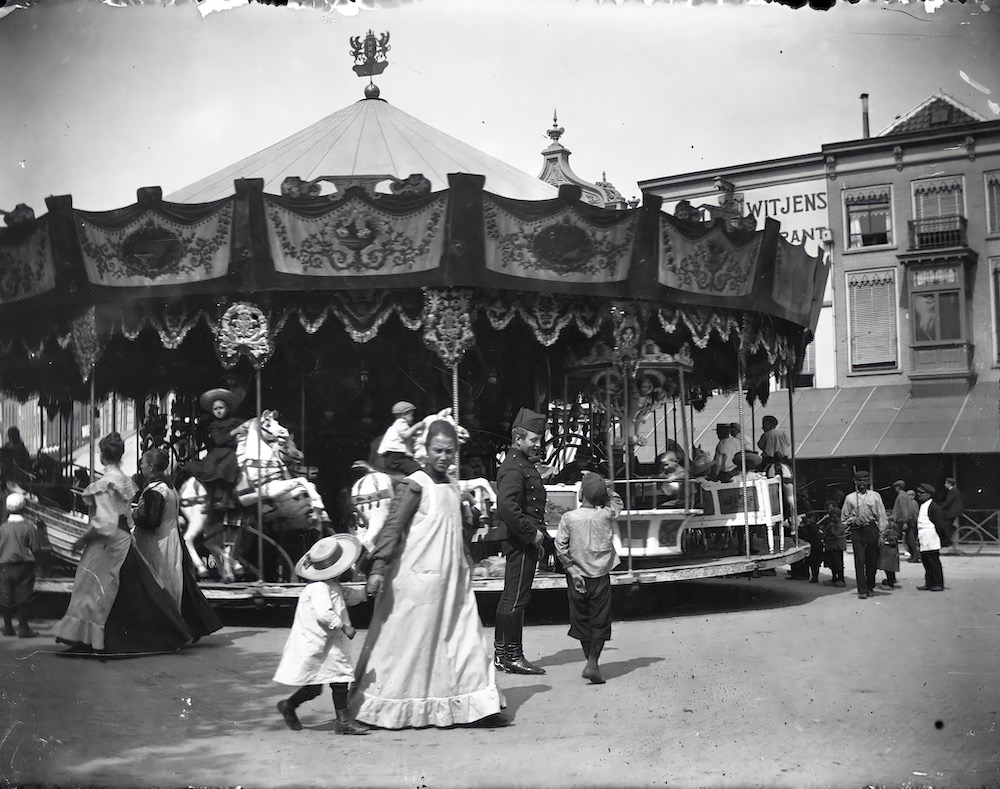 Carrousel op het Vredenburg 1905 JA Moesman