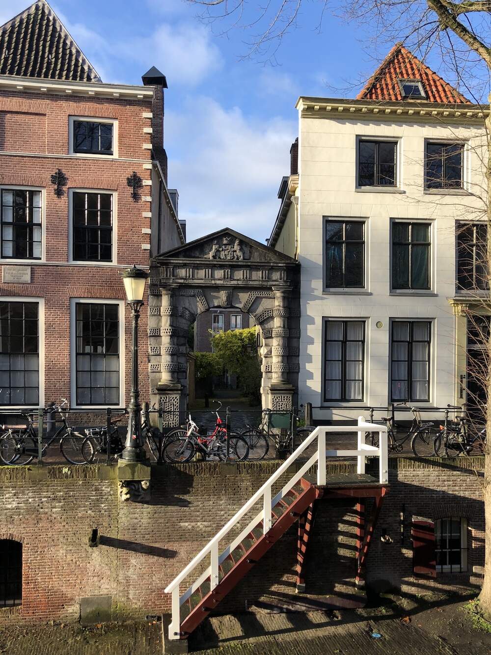 Nieuwegracht lantaanpaal met console bij de Hofpoort
