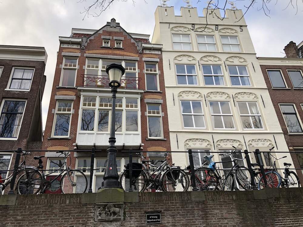 Oudegracht lantaanpaal met console