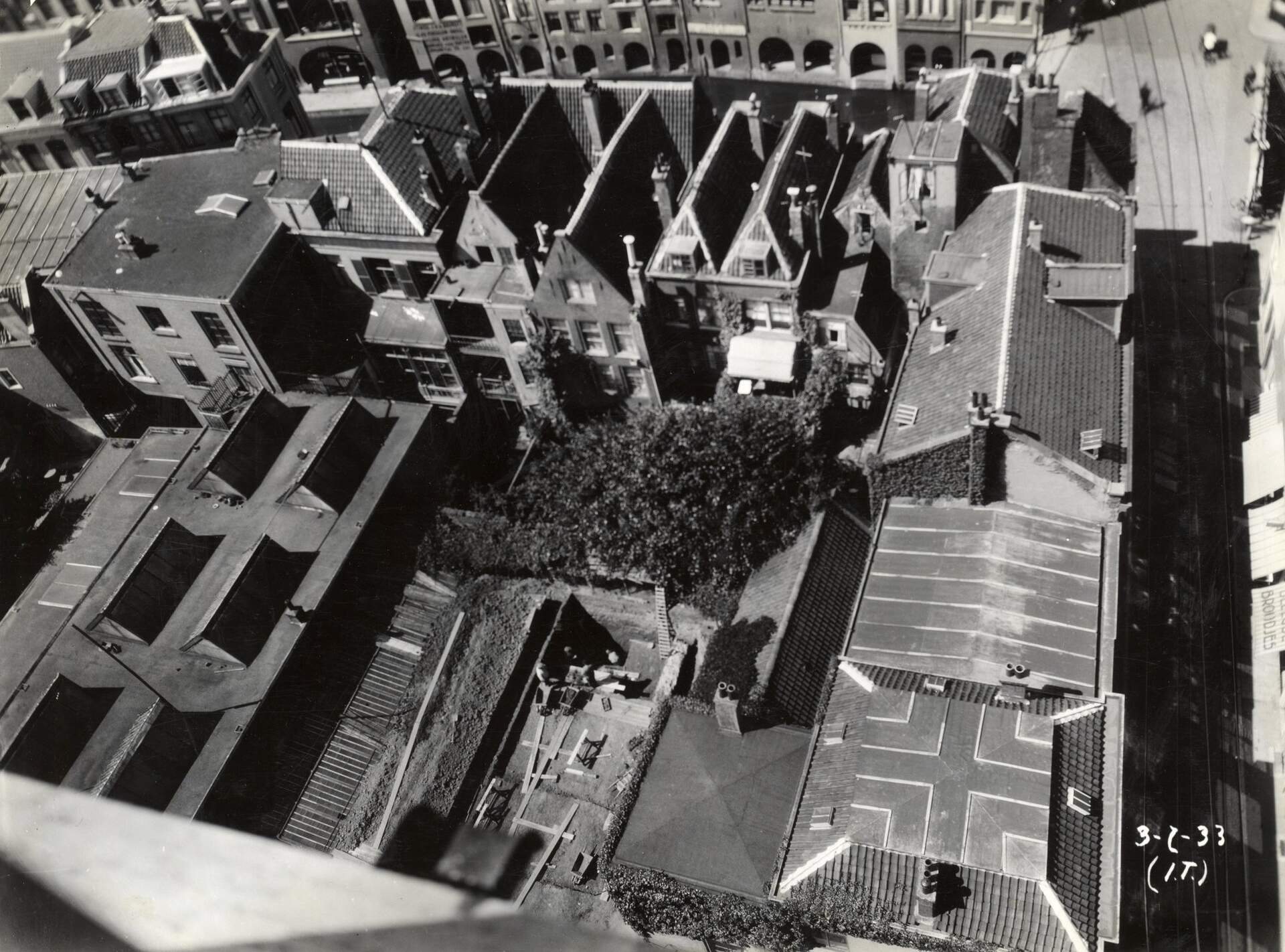 1933 onderzoek op Floras Hof naast de Domtoren