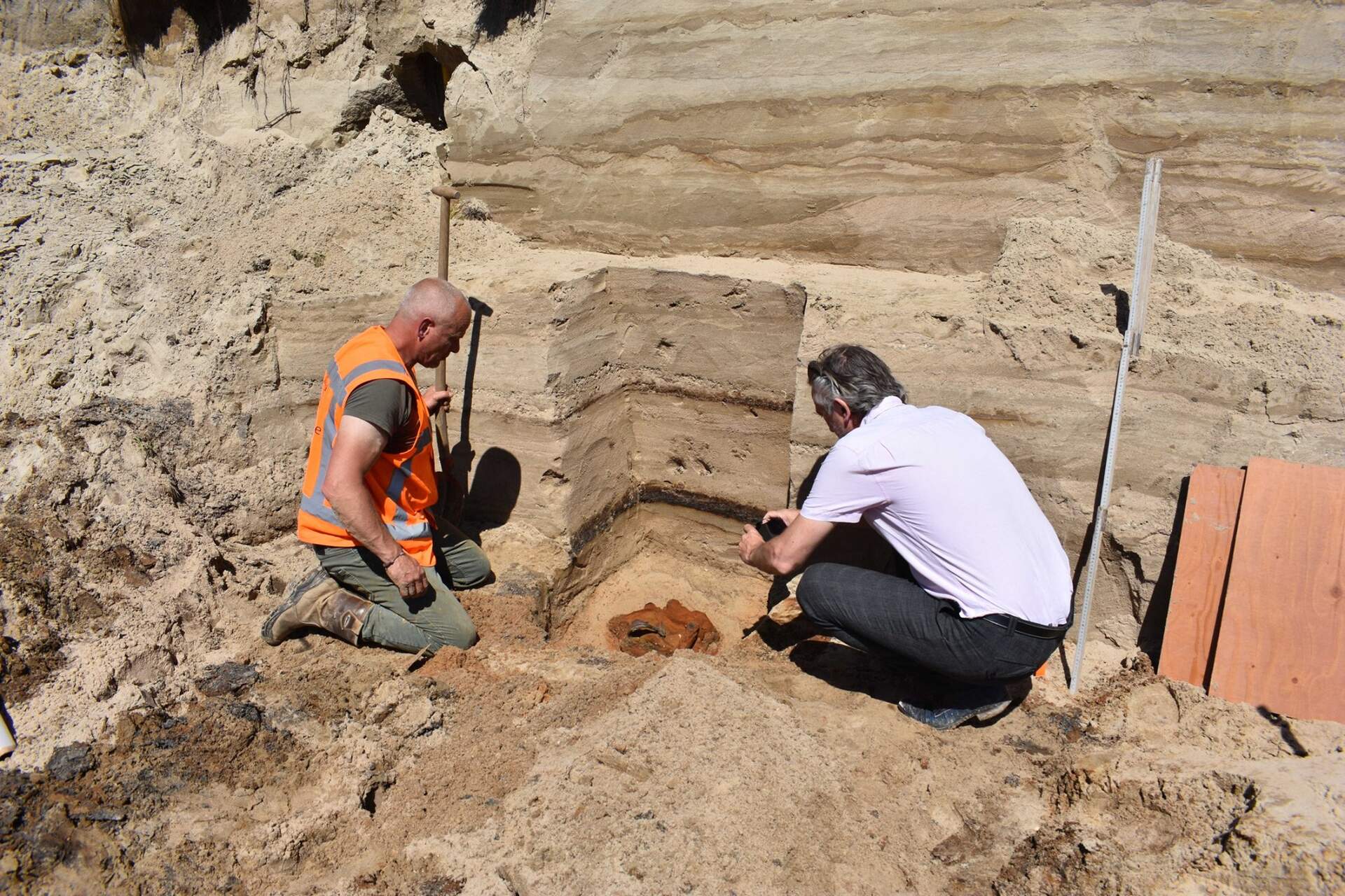 Opgravingen gaan door hier bij de oude Rijnbedding