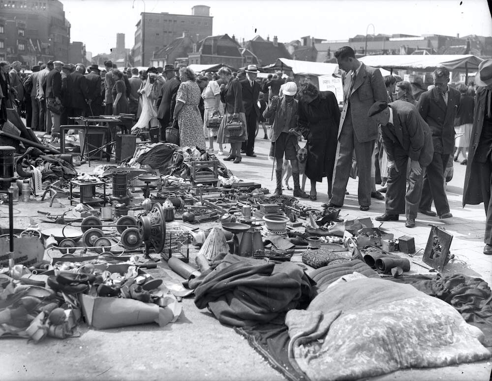 Jacobskerkhof rommelmarkt 1950 Van der Werf HUA