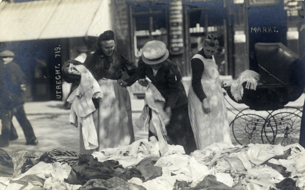Markt Neude kleding 1910 HUA