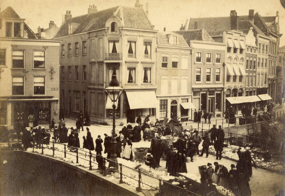 Pottenmarkt Bakkerbrug 1895 HUA