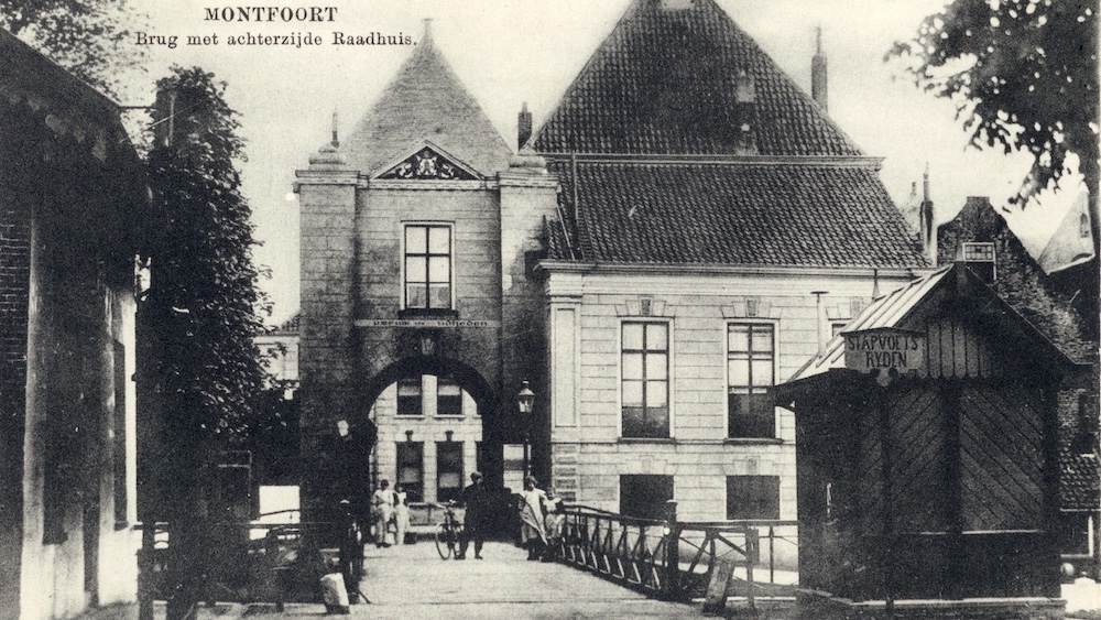 Montfoort Brug Met Achterzijde Raadhuis 1910 Hua