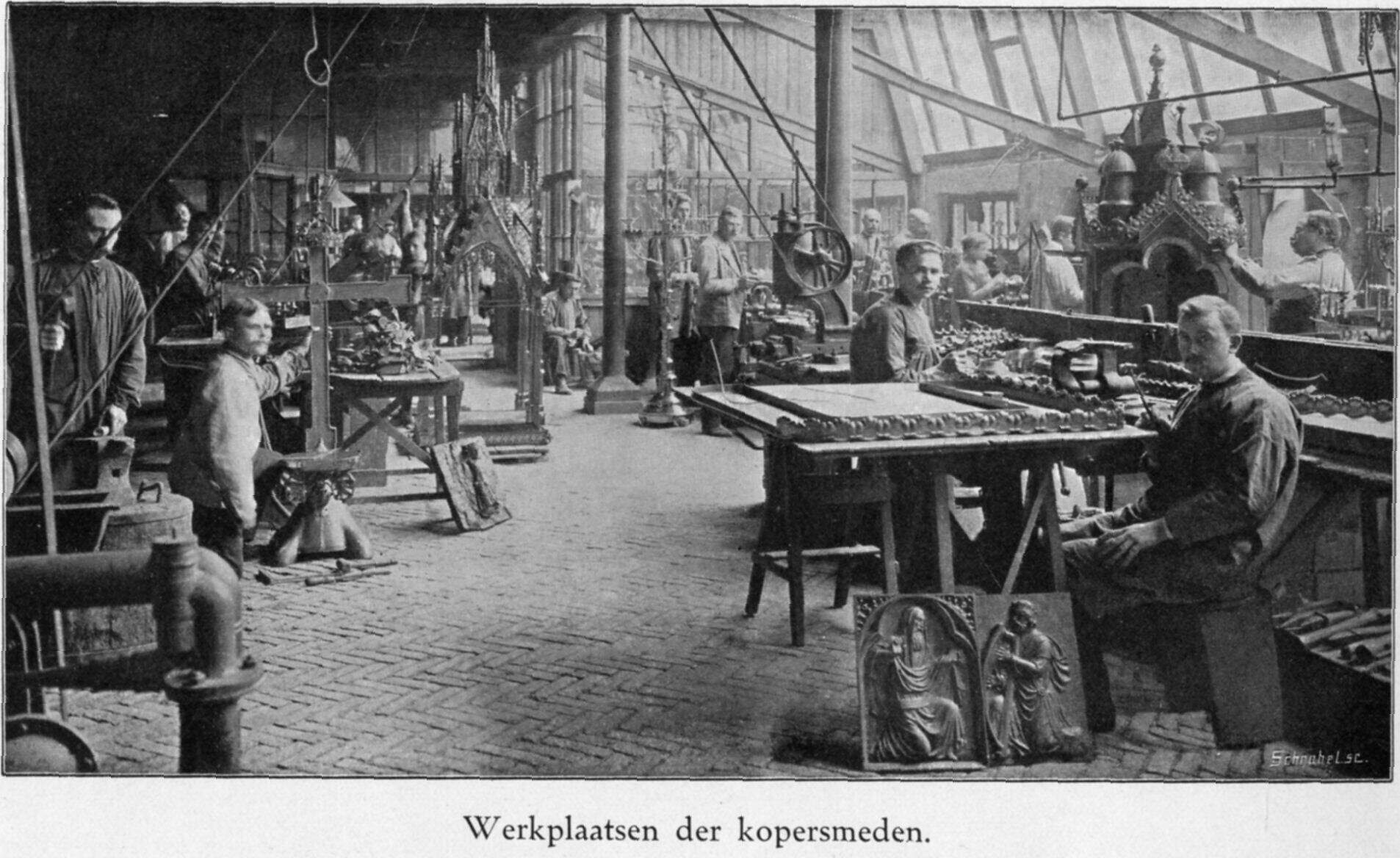 Interieur van de Edelsmederij Brom werkplaats kopersmeden