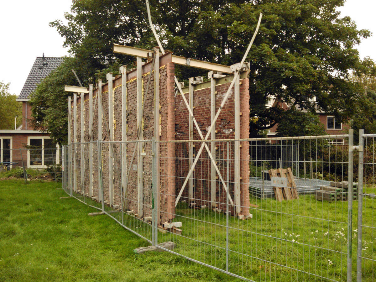 Reliëfs Prinsenhof in opslag op de Eykmanlaan foto Bert Poortman ReliefsPrinsenhofInOpslagOpDeEykmanlaan foto Bert Poortman