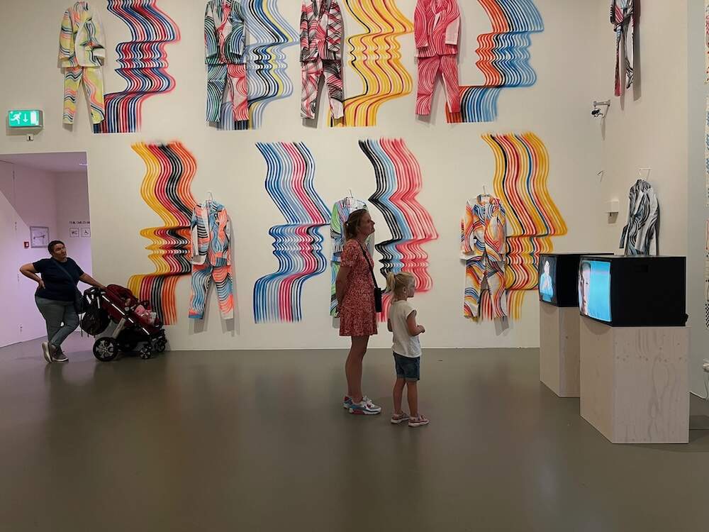 Carlos Amorales van graffitti tot papieren pakken