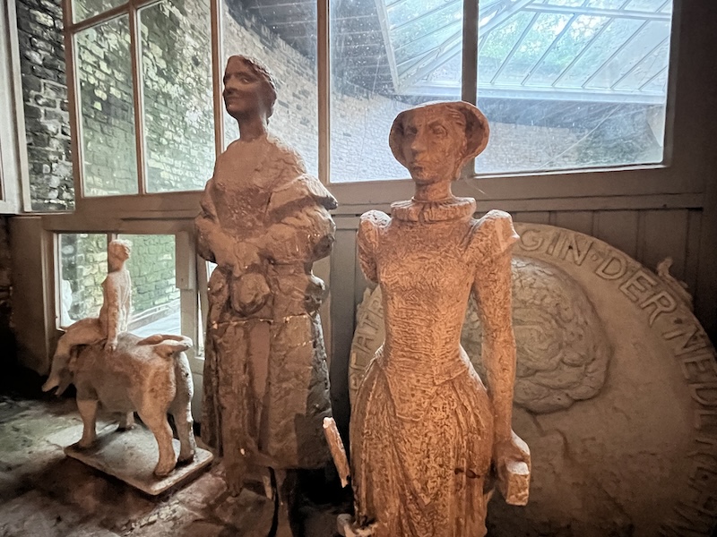 Inkijkje in werk van Pieter dHont oa Vrouw met stola en Trijn van de Leemput