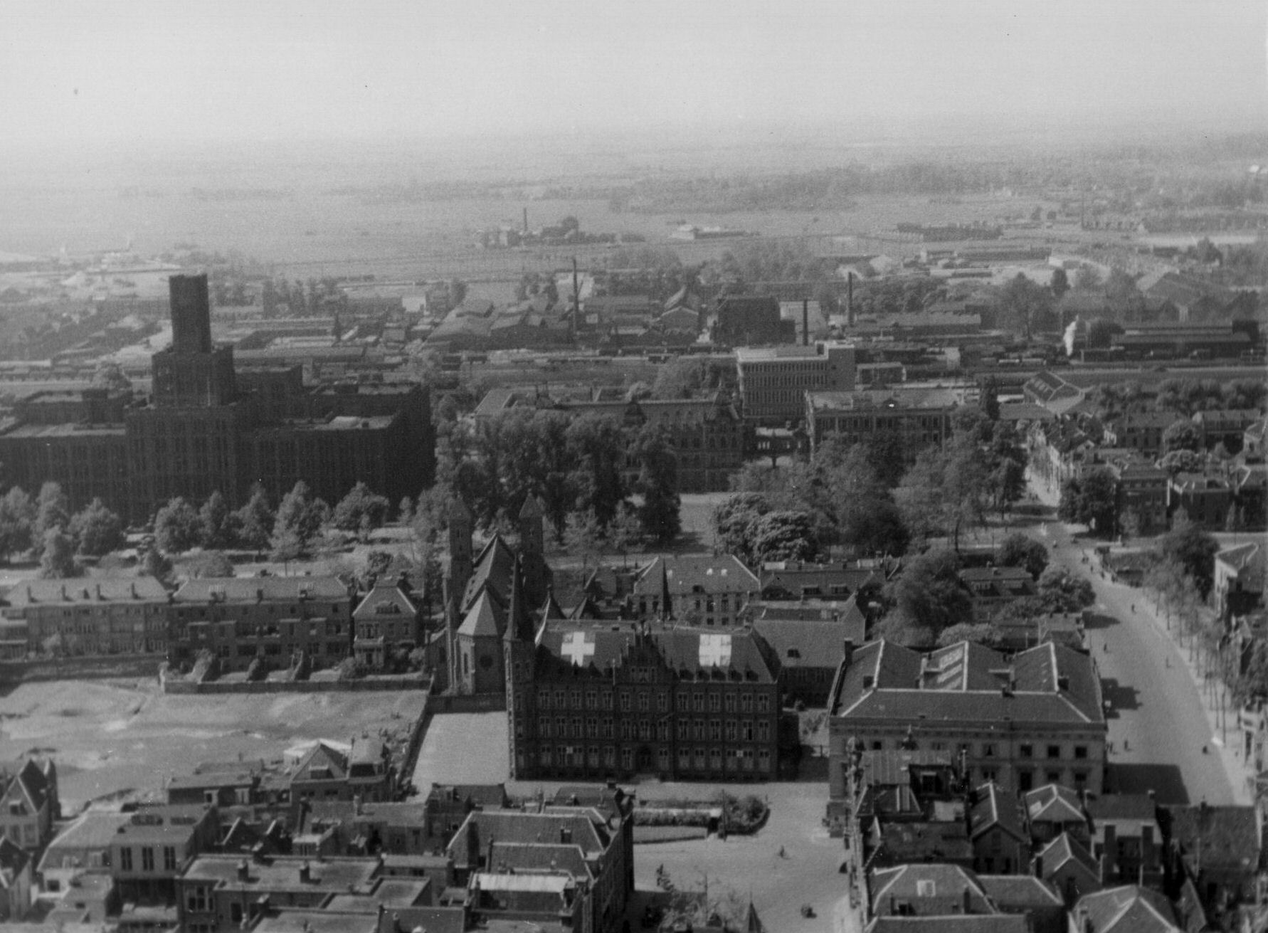 Uitzicht vanaf de Domtoren richting westen met HGBIII en station 1940