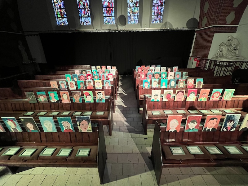 De 80 tentoongestelde portretten