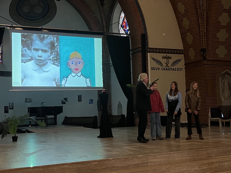 Er wordendrie kinderen geinterviewd