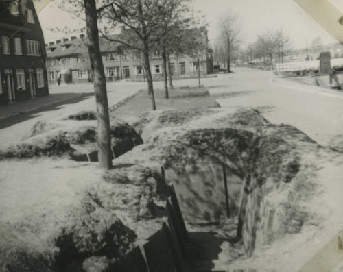 1941 Openbare schuilpaats. De eerste primitieve vorm