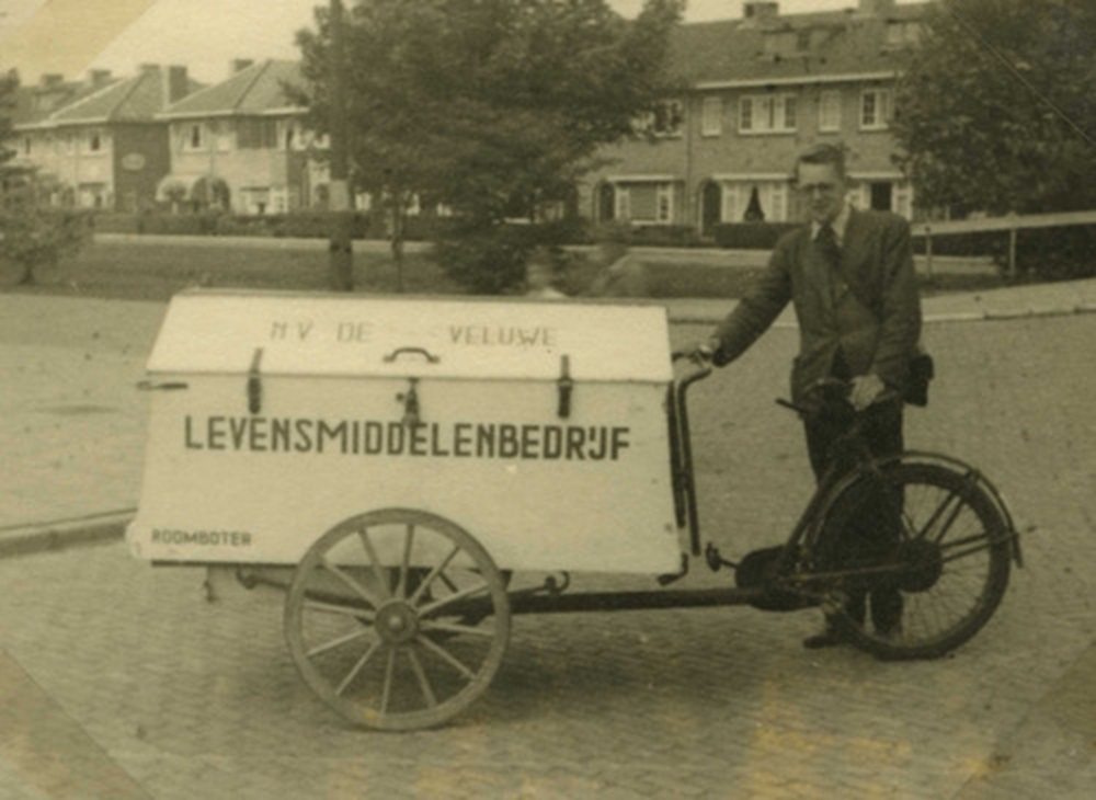 1943 Geen rubber meer. De bakfiets met karwielen 1943