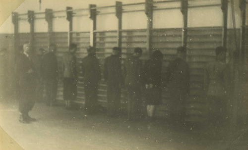 1945 na 7 mei Bonnet Voorlopig opgeborgen in het gymnastiek lokaal NSBers