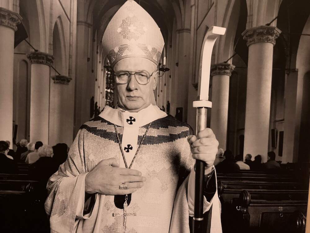 Kardinaal Simonis met herdersstaf