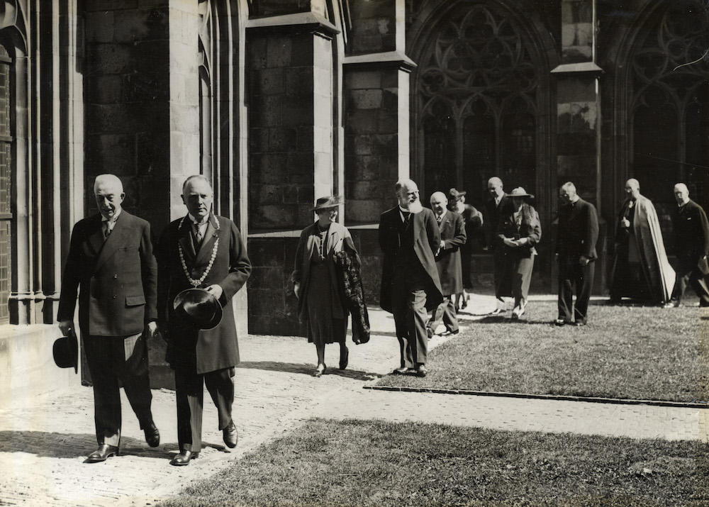 15 juni 1939 links vooraan minister president Colijn en burgemeester ter Pelkwijk