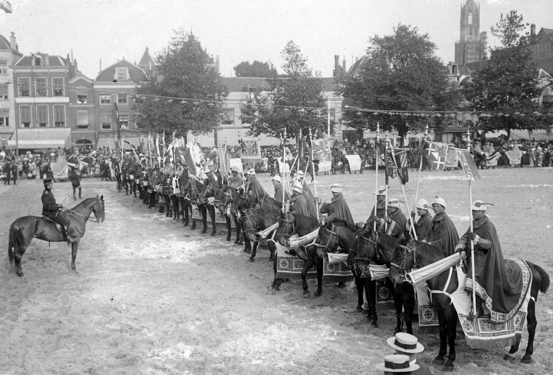 X74985 602186 Feest van Kleur en klank 100 jaar onafhankelijkheid klein