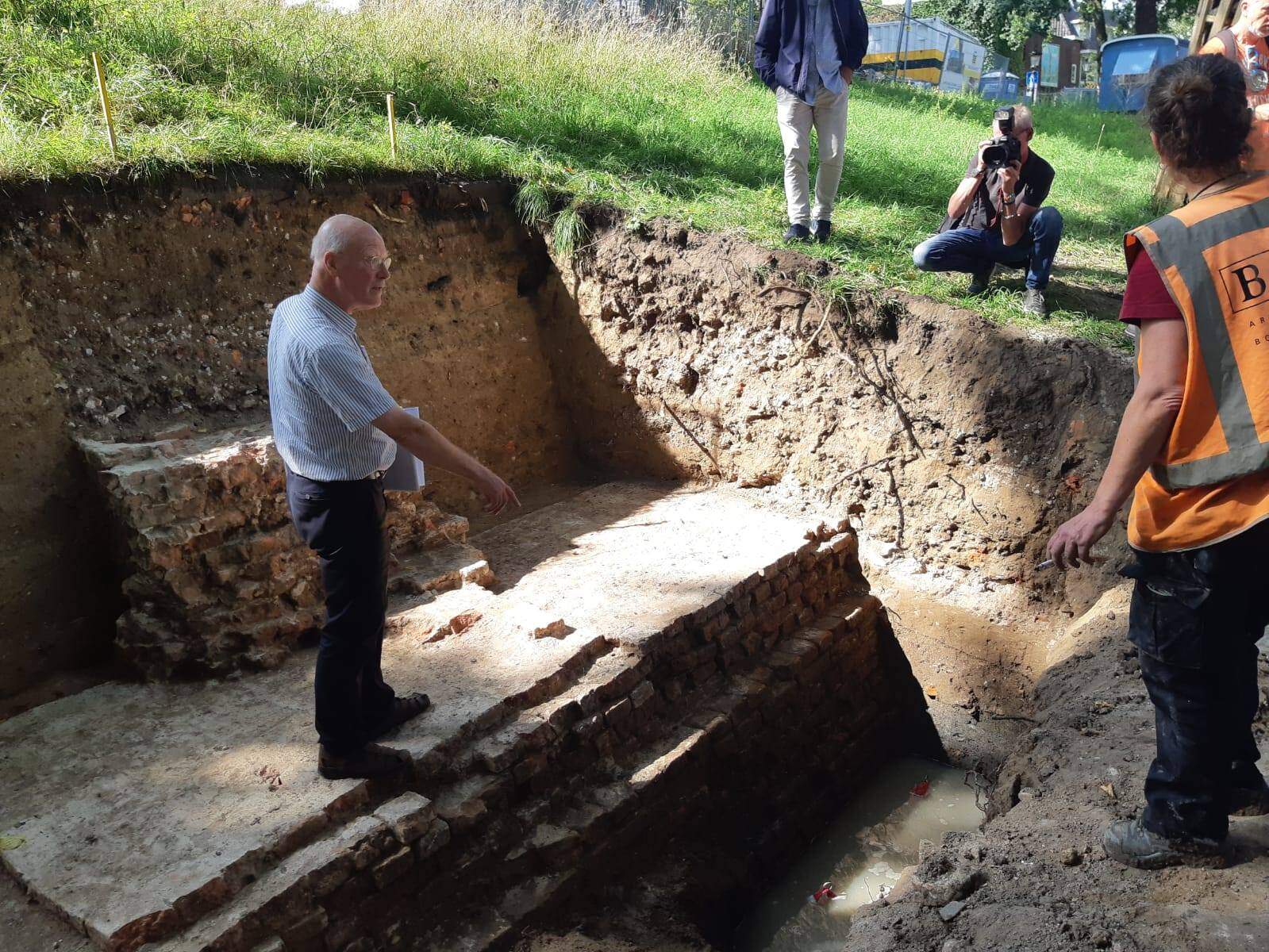 Stadsmuur Erik Graafstal met bouwhistoricus Frans Kipp Stadsmuur Erik Graafstal met bouwhistoricus Frans Kipp
